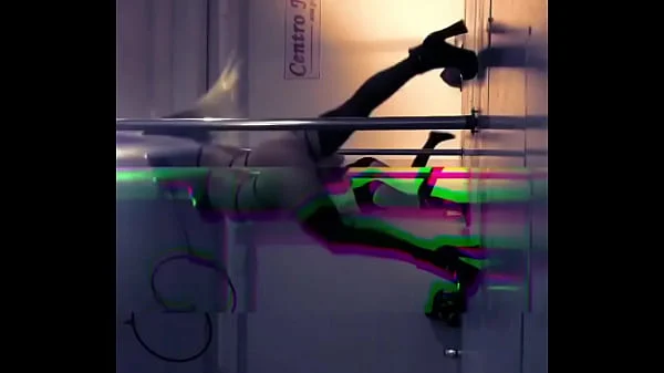 Doctora argentina te masturbas bailando en tubo