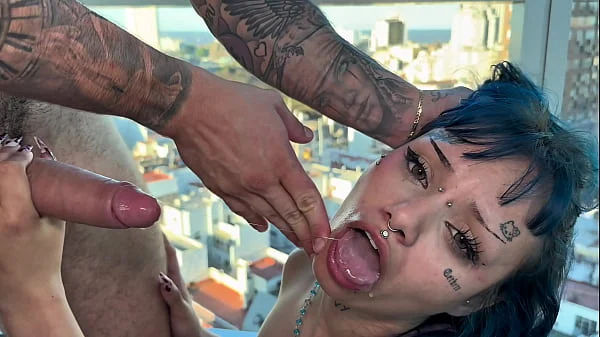 Mamada Salvaje: Dos Argentinos Rompen a una Puta en un Trío